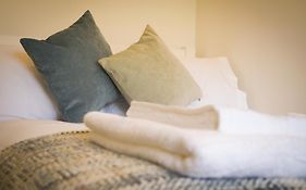 Lemon Tree Rooms - Newly Refurbished Coastal Stay